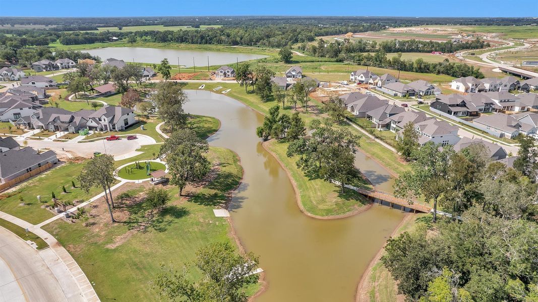 Image 24 of a home in Fulshear Lakes 80'.