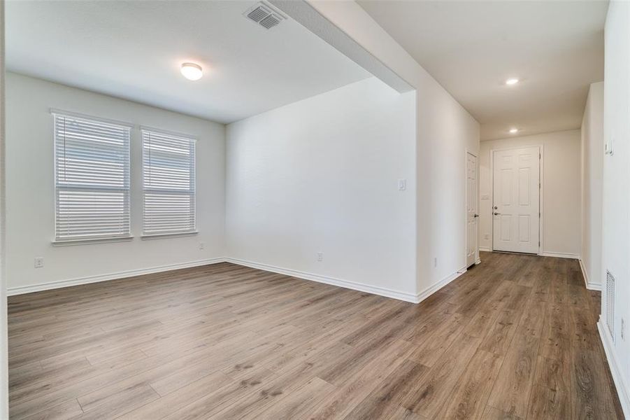 Spacious, unfurnished interior of a new home in Cottonwood Creek, Seagoville (Image 17).
