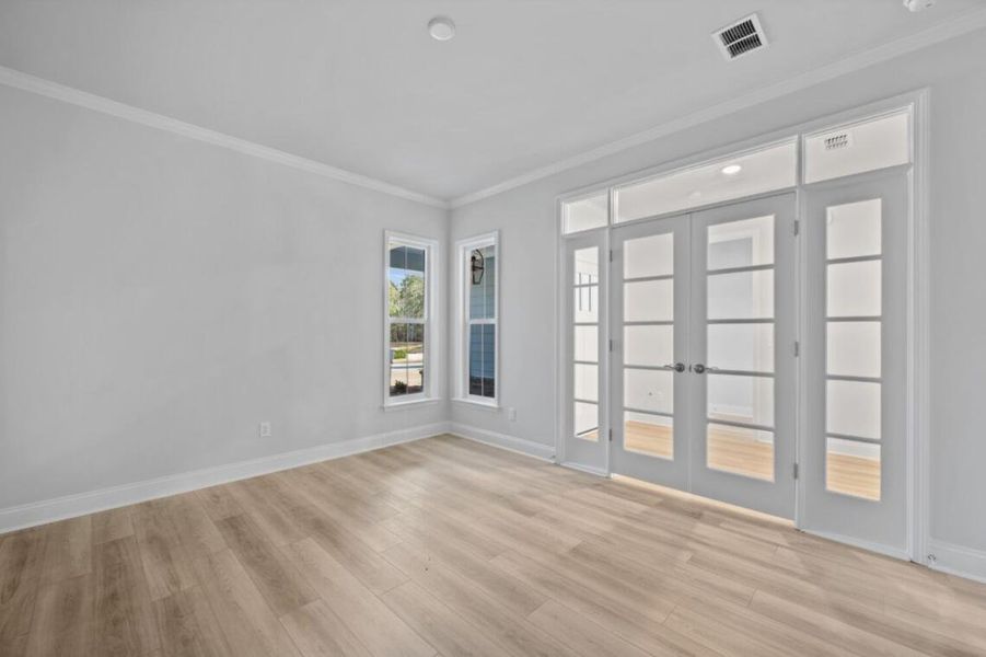 Spacious, unfurnished interior of a new home in Sea Island Preserve, Johns Island (Image 16).