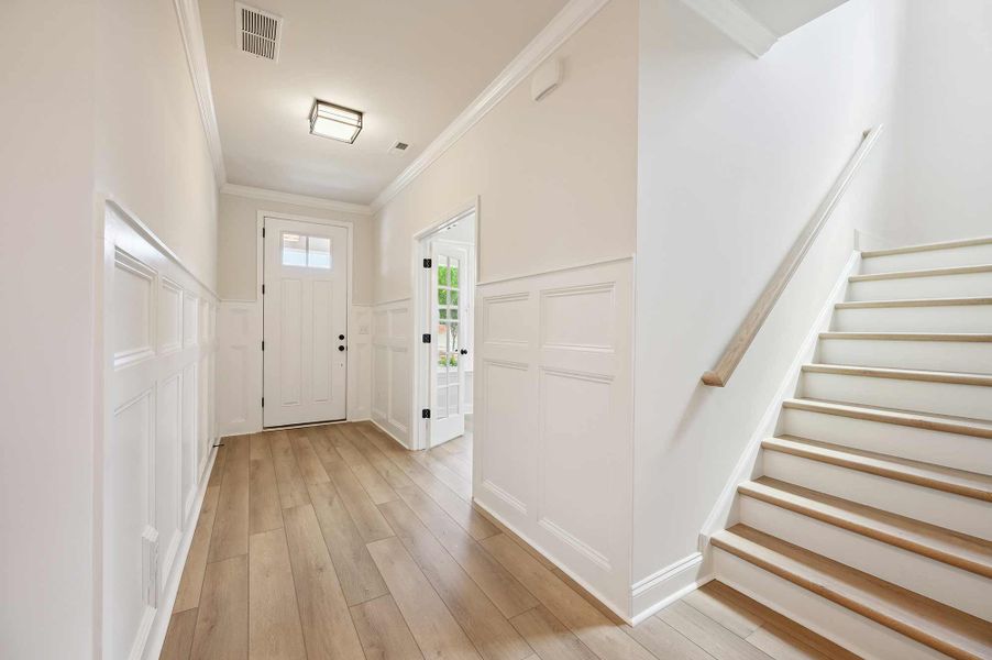 The Whitetail - Foyer