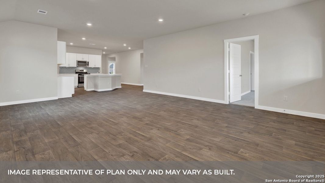 Spacious, unfurnished interior of a new home in Trace, San Marcos (Image 19).