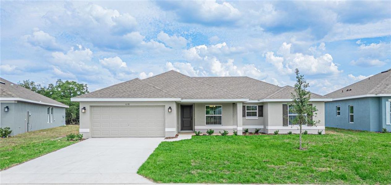 Front exterior of a new home in Hickory Ridge Estates, Lake Wales, FL, highlighting curb appeal (Image 1). Front exterior of a new home in Hickory Ridge Estates, Lake Wales, FL, highlighting curb appeal (Image 1).
