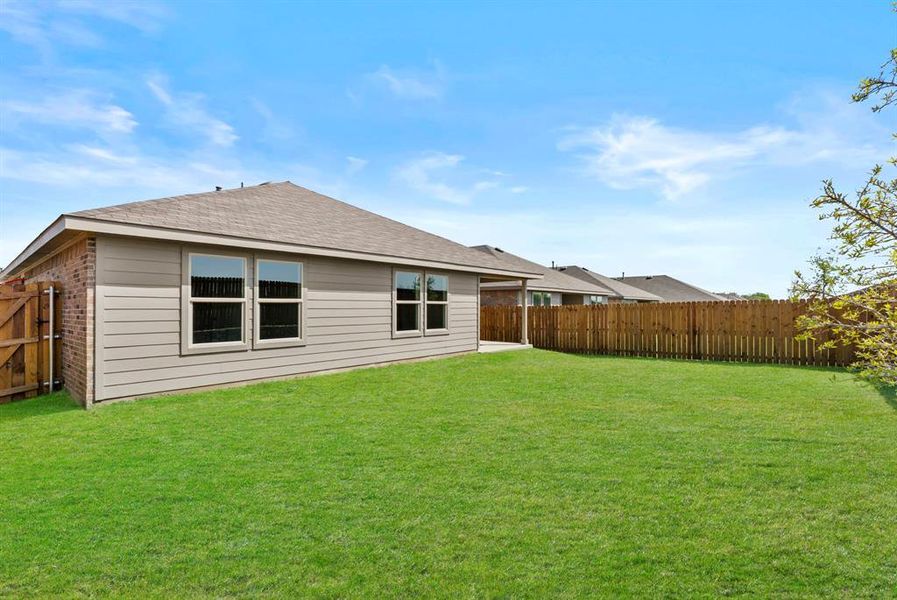 Exterior details and patio area of a home in Sunnycreek, Crowley (Image 17).