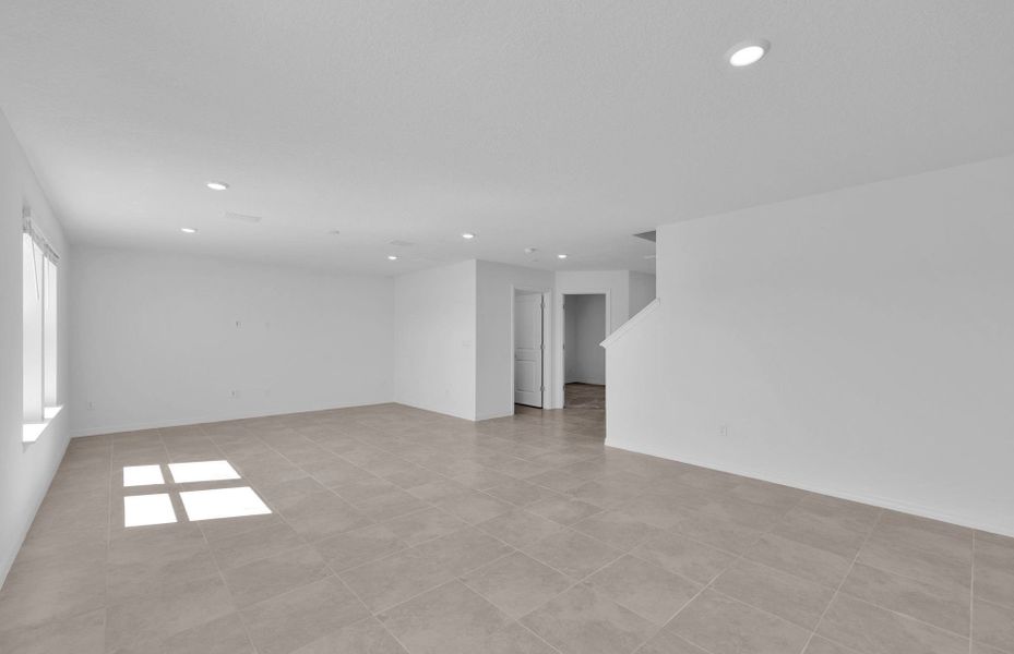 Spacious, unfurnished interior of a new home in Wells Landing, Jacksonville (Image 15).