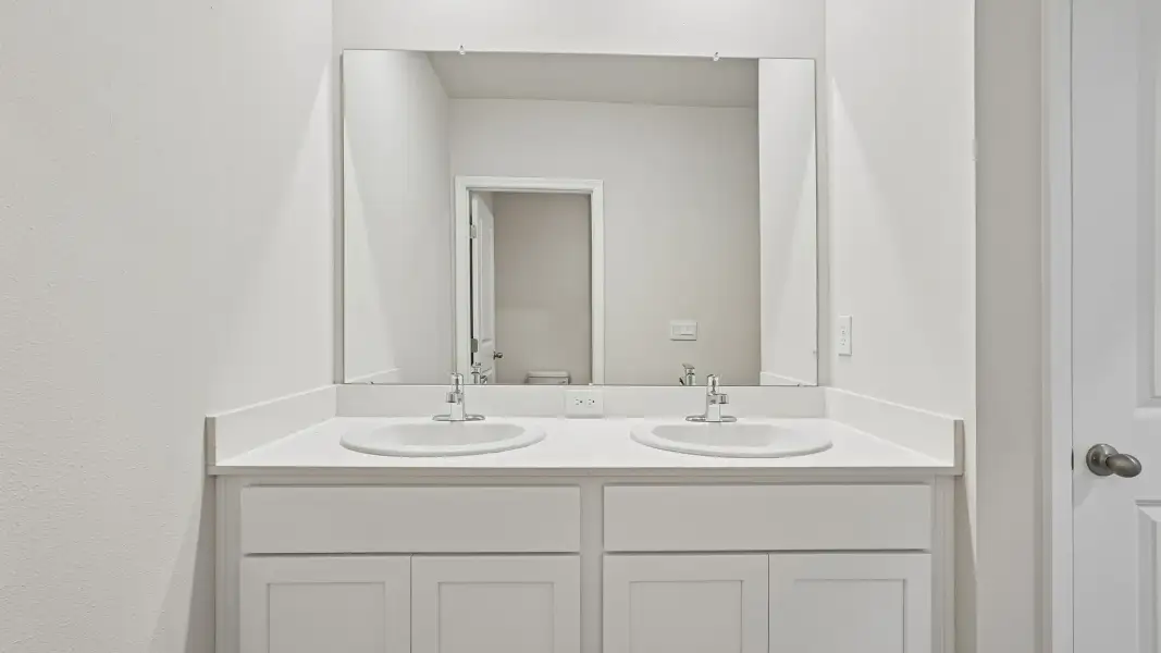 Representative interior finishes for a home built from the Hayden by D.R. Horton in Pinellas County Spot Lots, Pinellas Park (Image 12).