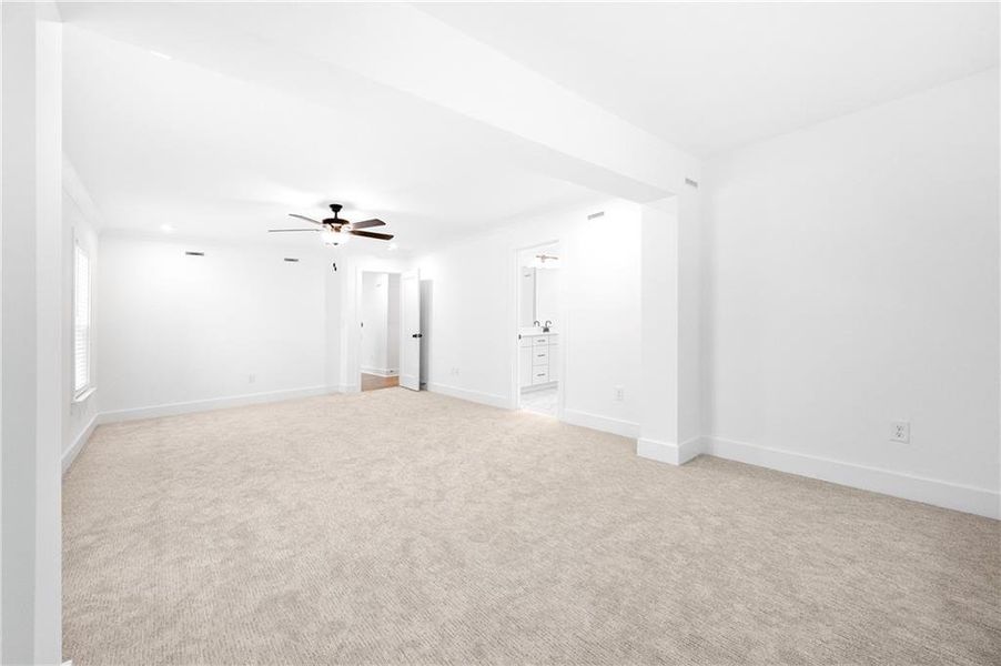 Spacious, unfurnished interior of a new home in Avondale Park, Decatur (Image 16).