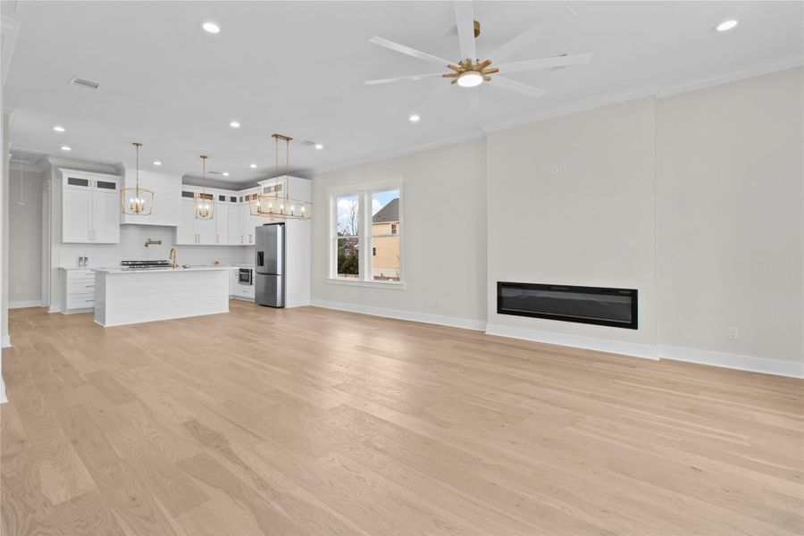 Spacious, unfurnished interior of a new home in , Kemah (Image 18).