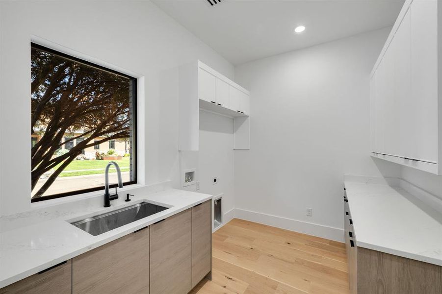Furnished interior view inside a new home in , Farmers Branch (Image 4).