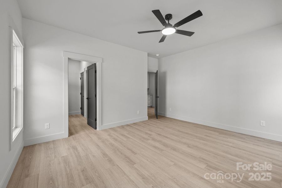 Spacious, unfurnished interior of a new home in , Richfield (Image 21).