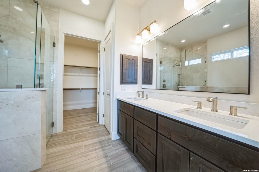 Furnished interior view inside a new home in , Floresville (Image 11).