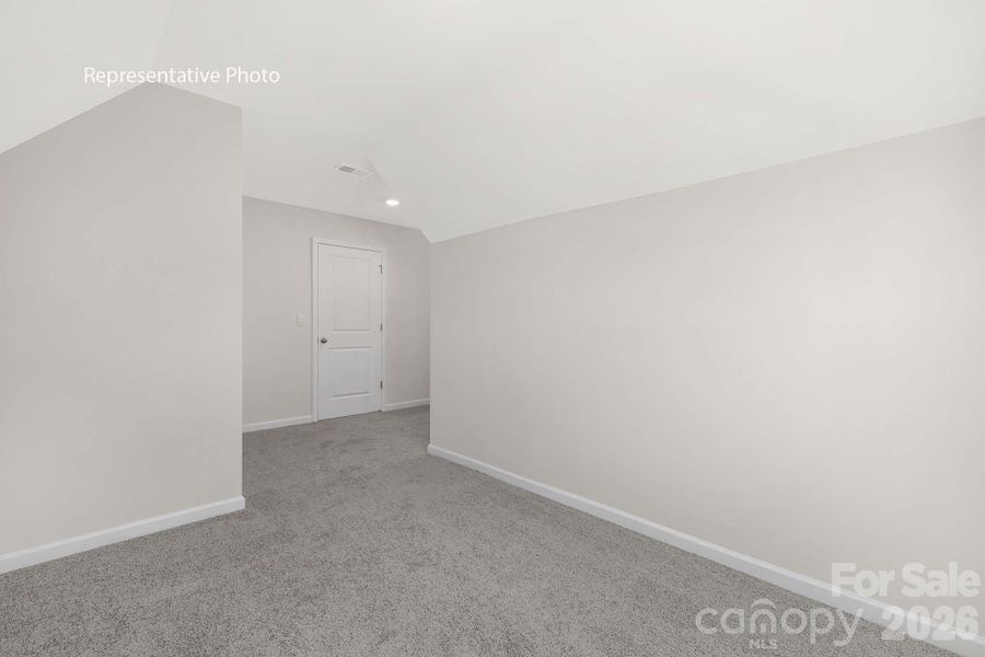 Spacious, unfurnished interior of a new home in Sylvan Creek, Denver (Image 24).