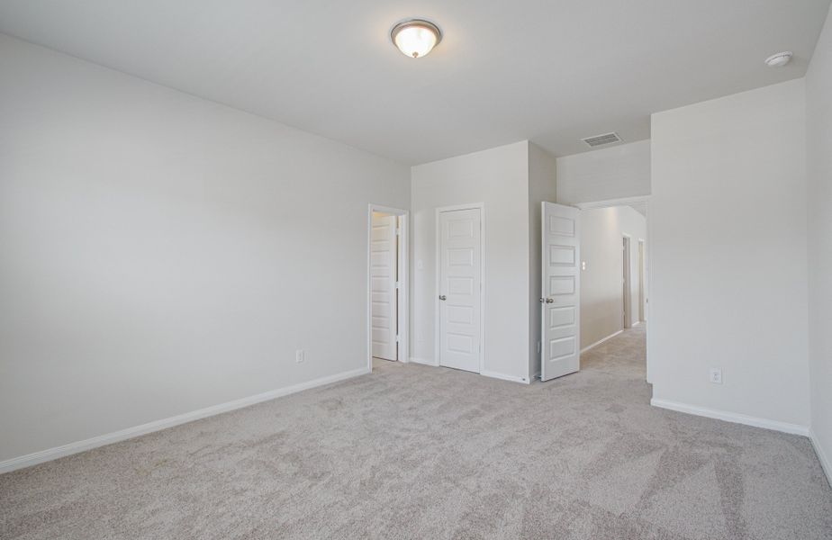 Spacious, unfurnished interior of a new home in Aldine Pines, Houston (Image 35).