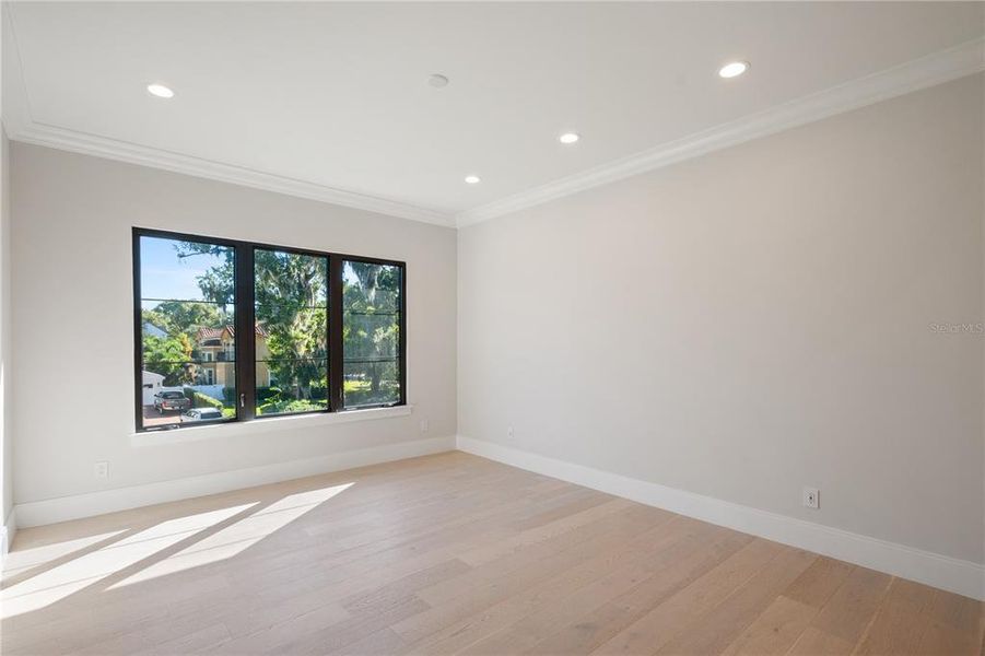 Spacious, unfurnished interior of a new home in , Winter Park (Image 22).