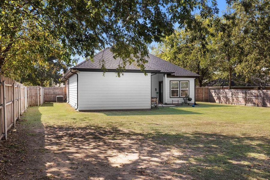 Exterior details and patio area of a home in , Whitesboro (Image 3).