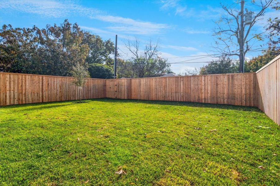 Exterior details and patio area of a home in , Dallas (Image 24).