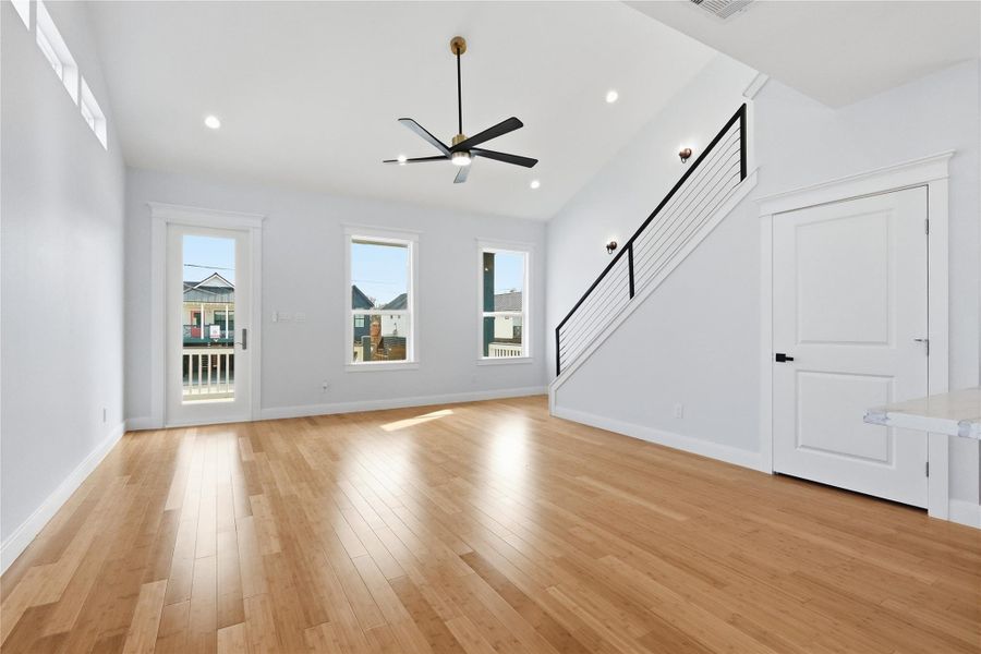 Spacious, unfurnished interior of a new home in , Galveston (Image 15).