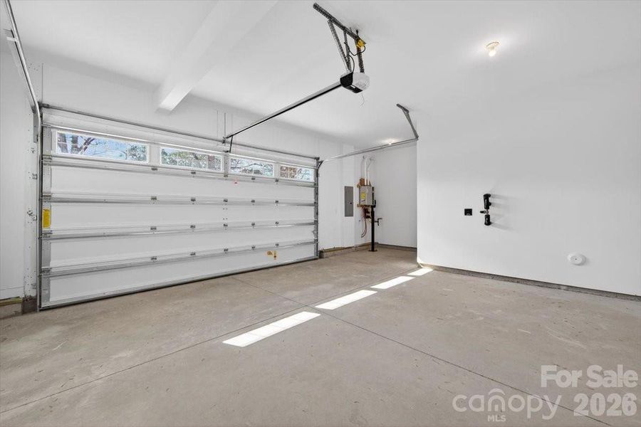 Spacious, unfurnished interior of a new home in , Charlotte (Image 46).