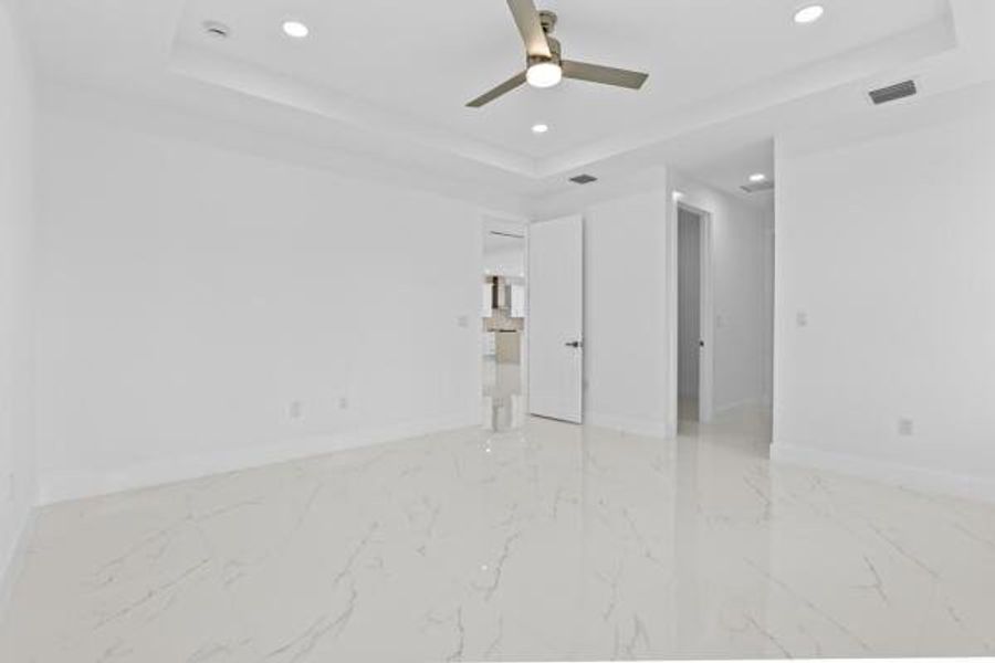 Spacious, unfurnished interior of a new home in , Loxahatchee (Image 37).
