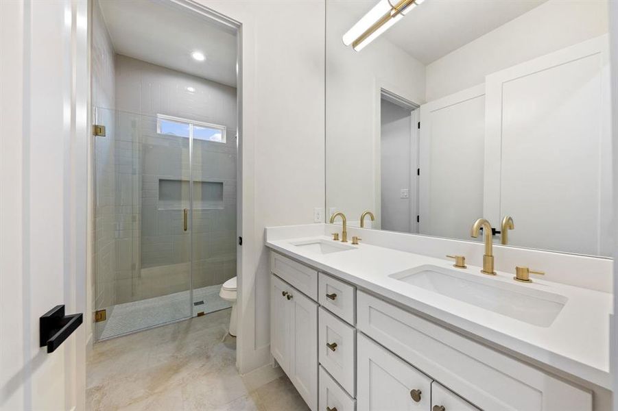 Furnished interior view inside a new home in , Red Oak (Image 16).