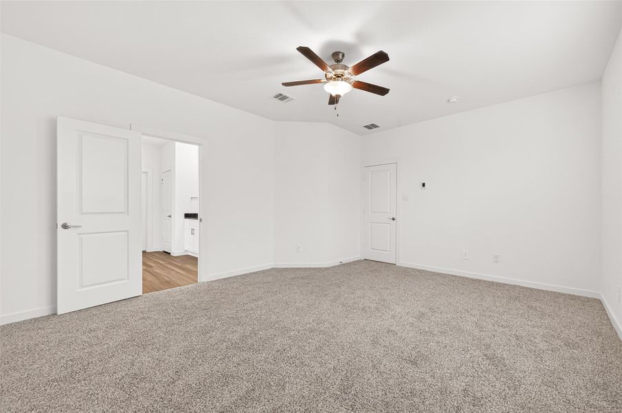 Spacious, unfurnished interior of a new home in Harvest Green, Richmond (Image 24).