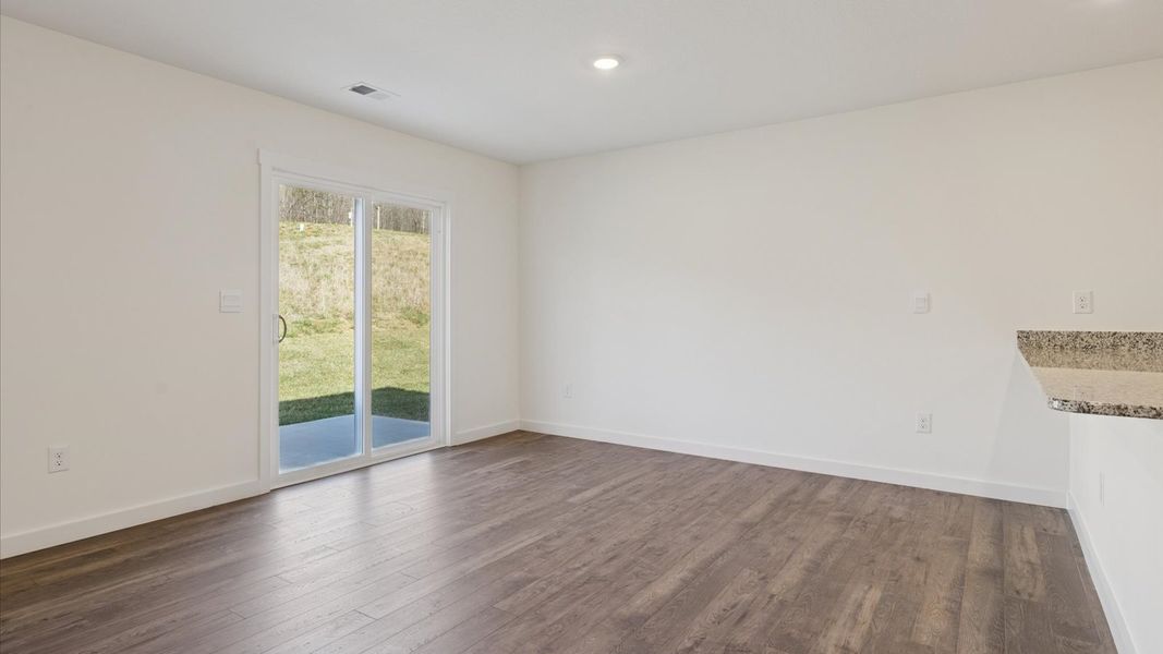 Spacious, unfurnished interior of a new home in Emory Creek, Harriman (Image 7).