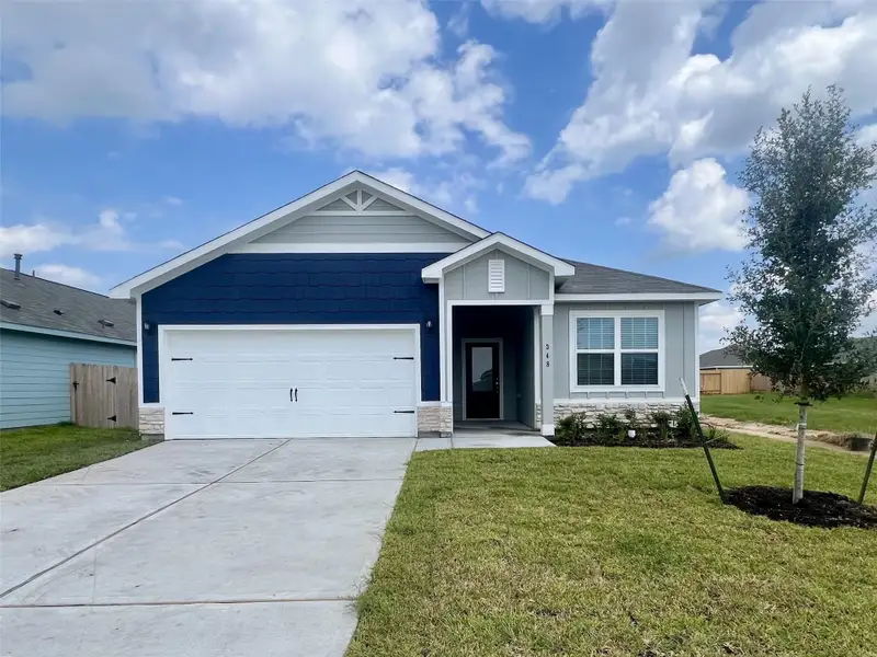 Front exterior of a home in the Trails at Cochran Ranch community, located in Waller, TX (Image 9).