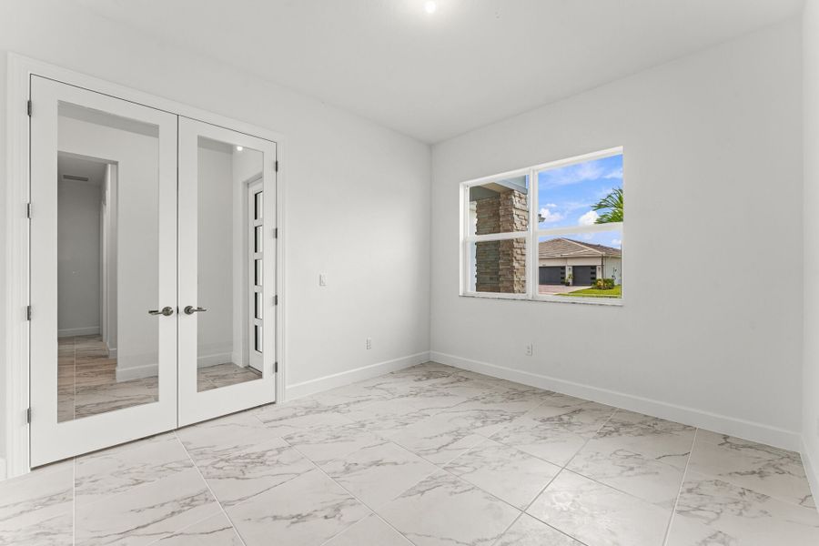 Spacious, unfurnished interior of a new home in Tradition, Port St. Lucie (Image 7).