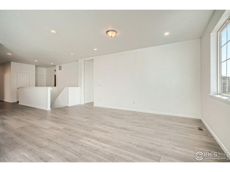 Spacious, unfurnished interior of a new home in Farmstead, Berthoud (Image 19).