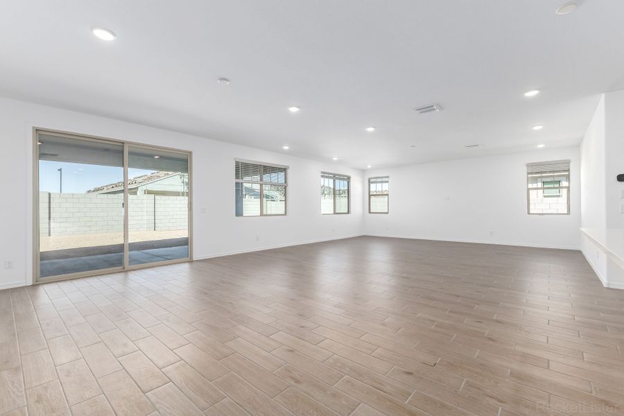 Spacious, unfurnished interior of a new home in Las Ventanas, Goodyear (Image 12). Spacious, unfurnished interior of a new home in Las Ventanas, Goodyear (Image 12).