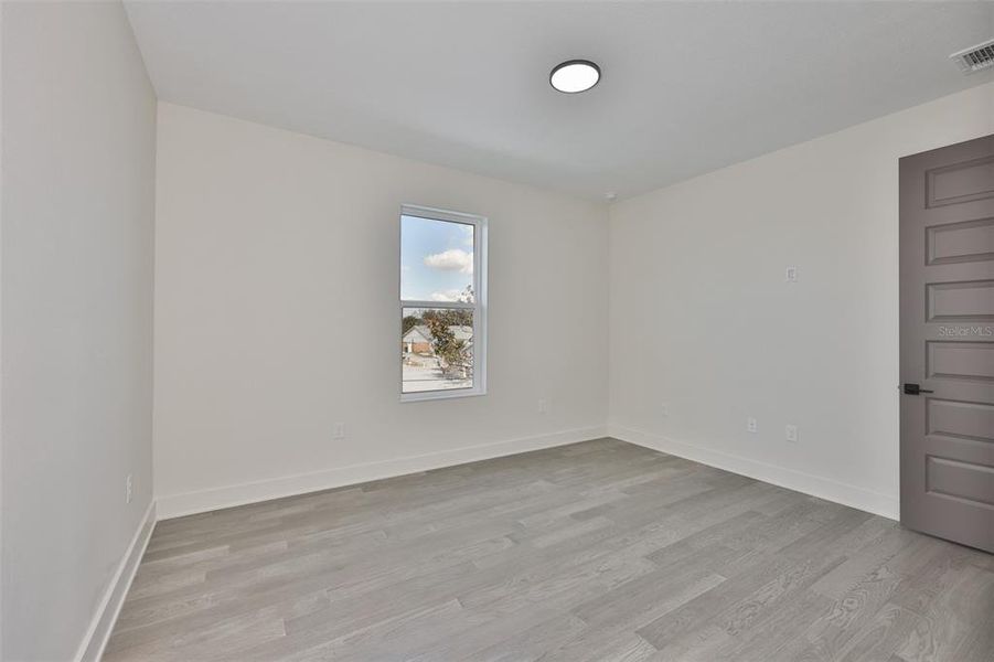 Spacious, unfurnished interior of a new home in , Tampa (Image 64).