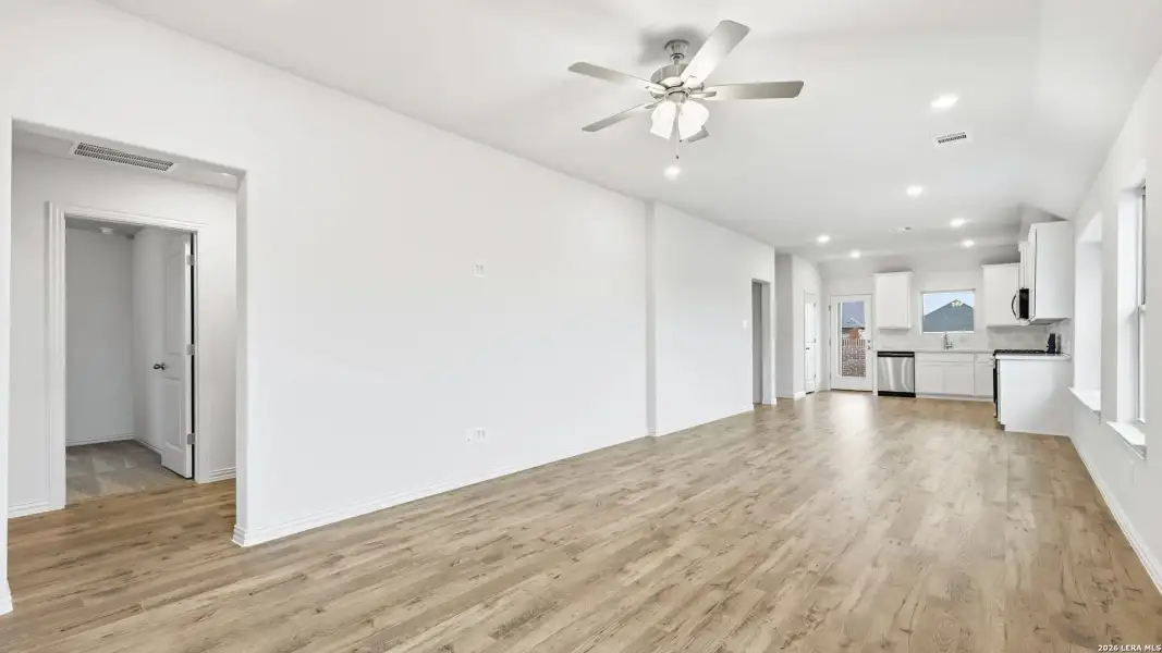 Spacious, unfurnished interior of a new home in Prominence Journey, San Antonio (Image 5). Spacious, unfurnished interior of a new home in Prominence Journey, San Antonio (Image 5).