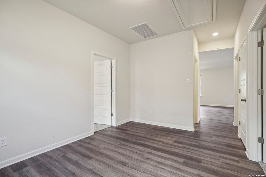 Spacious, unfurnished interior of a new home in Catalina, Converse (Image 25).