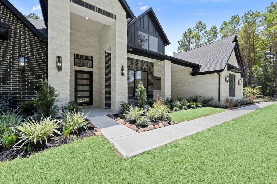 Exterior details and patio area of a home in , Huntsville (Image 26).