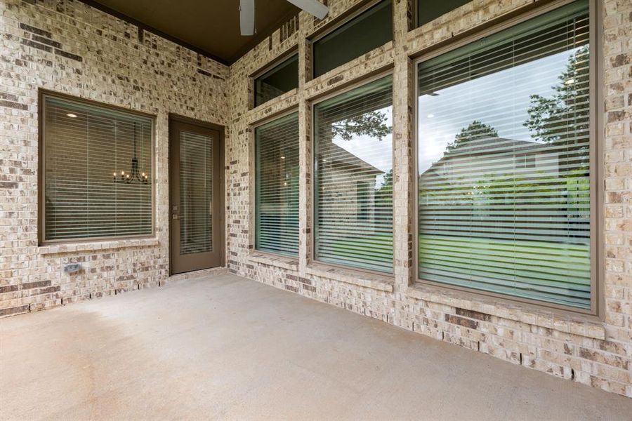 Come and see this spacious covered patio and, with plenty of room for the kids to play and adults to relax!