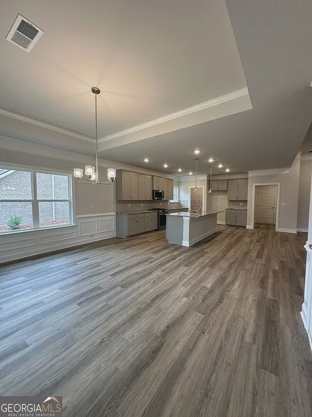 Spacious, unfurnished interior of a new home in Mirror Lake at South Harbour, Villa Rica (Image 11).