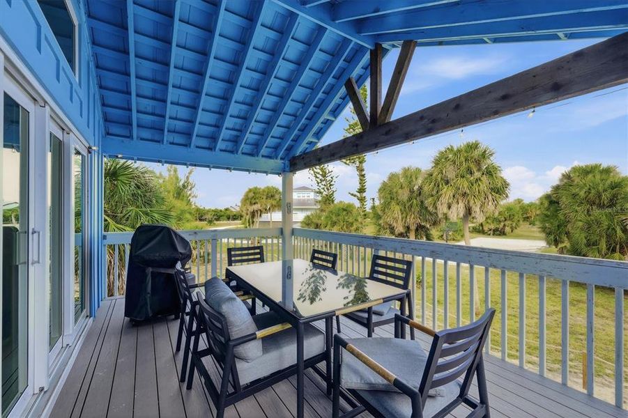 Exterior details and patio area of a home in , Placida (Image 4).