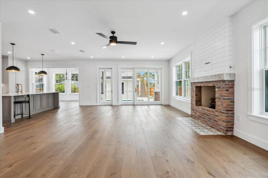 Spacious, unfurnished interior of a new home in , St. Petersburg (Image 34).