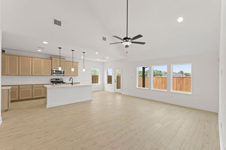 Spacious, unfurnished interior of a new home in Creekside, Royse City (Image 14). Spacious, unfurnished interior of a new home in Creekside, Royse City (Image 14).
