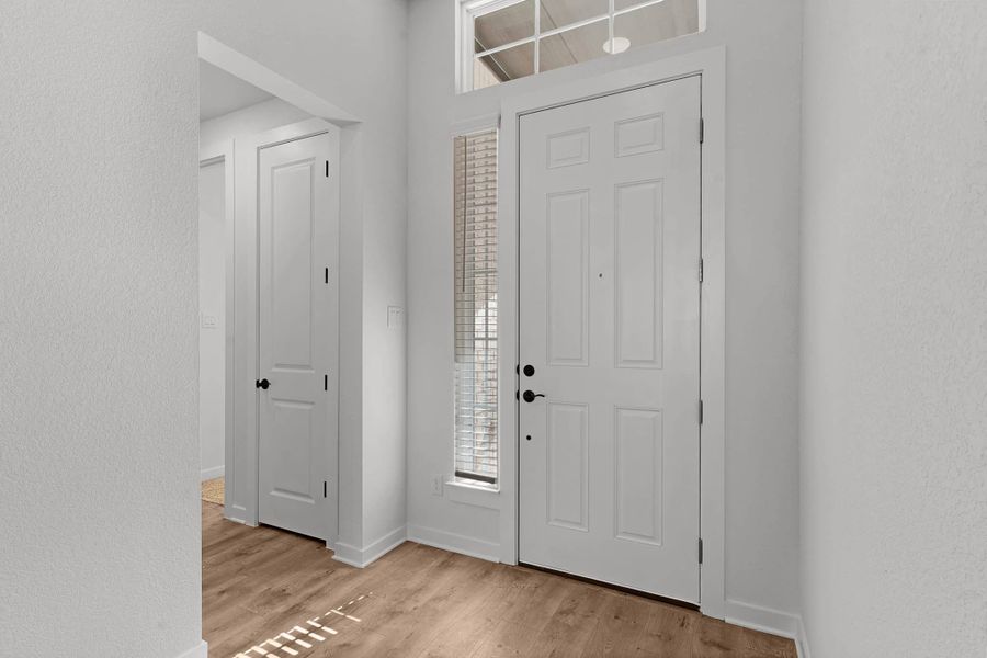 Spacious, unfurnished interior of a new home in Highland Village, Georgetown (Image 15).