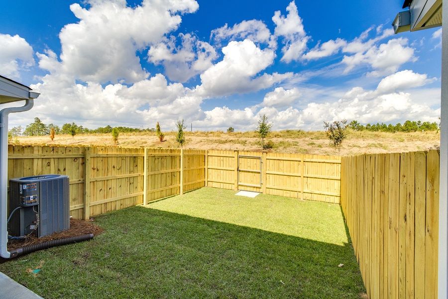 Exterior details and patio area of a home in Astoria, Columbia (Image 17).