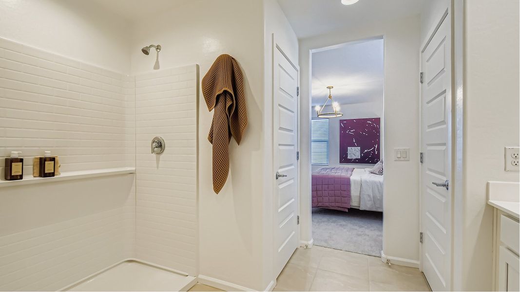 3053 Monterey Owners Bath 2of2 F2 3053 Monterey Owners Bath 2of2 F2