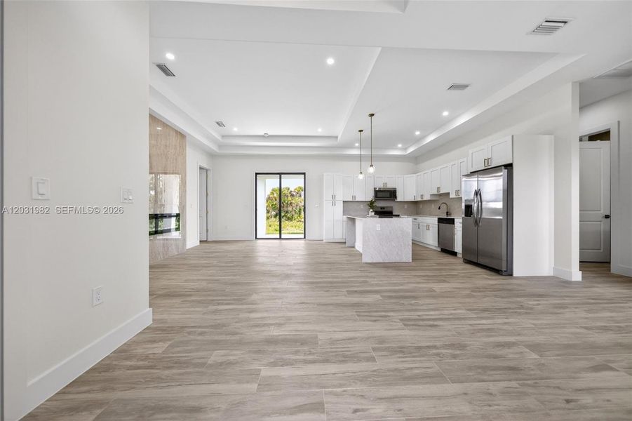 Spacious, unfurnished interior of a new home in , Naples (Image 20).