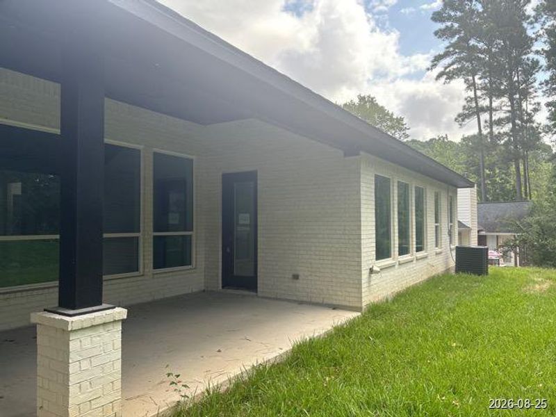 Exterior details and patio area of a home in , Huntsville (Image 21).