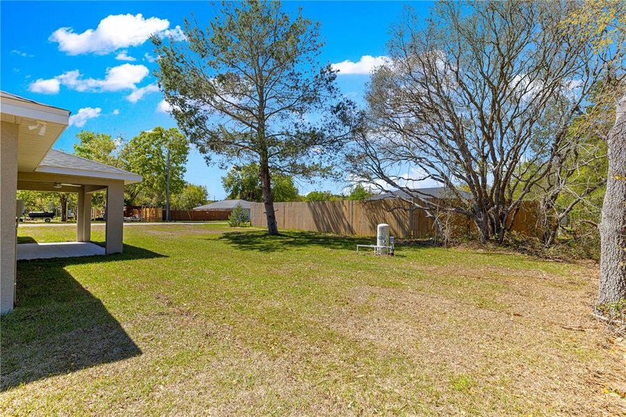 Exterior details and patio area of a home in , Ocklawaha (Image 23).