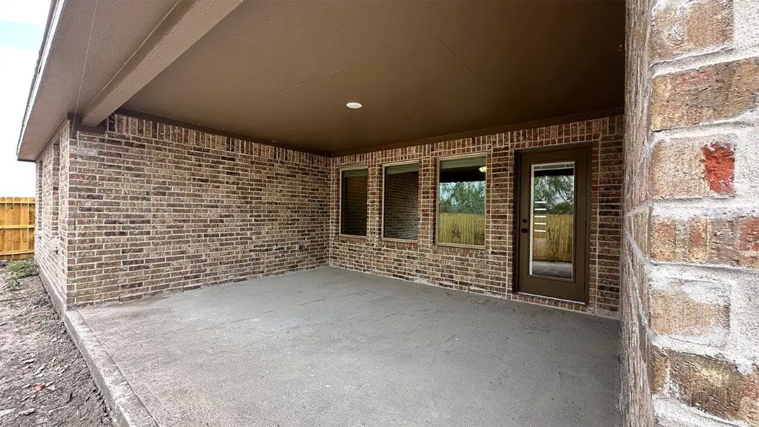 Exterior details and patio area of a home in The Lakes Northwest, Robstown (Image 4).