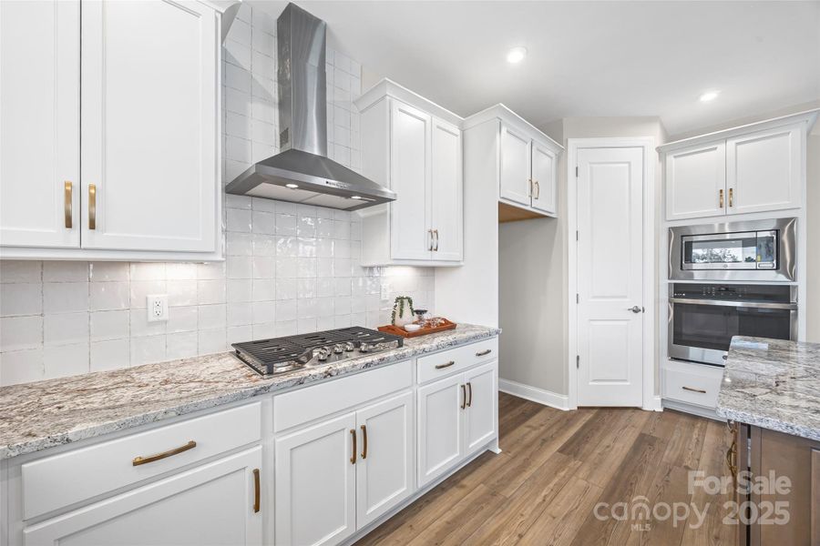 Furnished interior view inside a new home in Handsmill on Lake Wylie, York (Image 12).