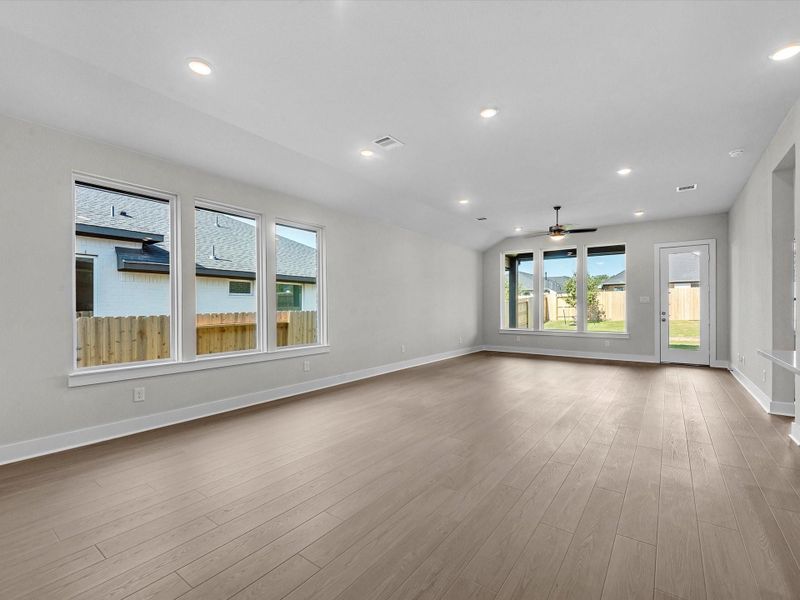Spacious, unfurnished interior of a new home in Clopton Farms, Montgomery (Image 13).