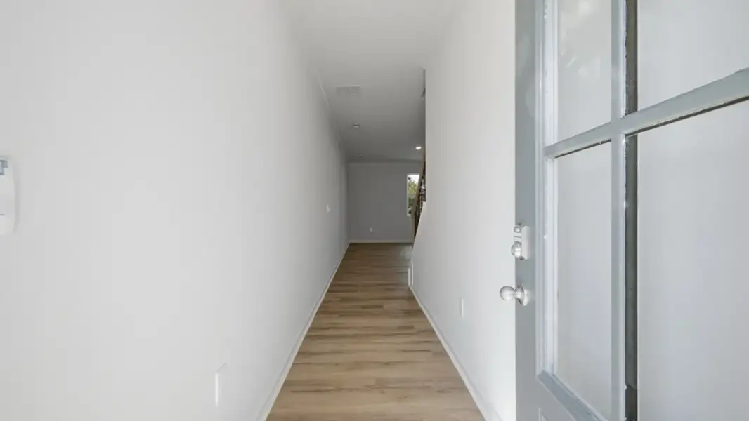 Spacious, unfurnished interior of a new home in Hughes Court, Dawsonville (Image 10).