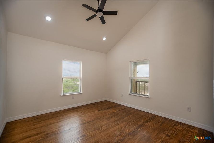 Spacious, unfurnished interior of a new home in , Port Lavaca (Image 25).