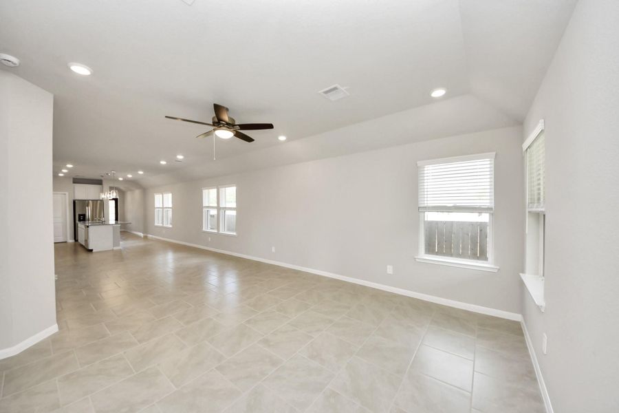 Spacious, unfurnished interior of a new home in Montgomery Ridge: Landmark Collection, Montgomery (Image 34).